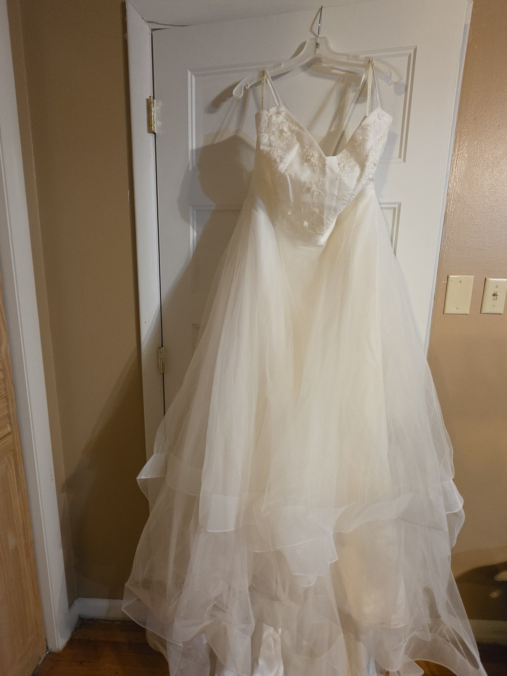 David's Bridal Ivory Spaghetti Strap Ball Gown Wedding Dress